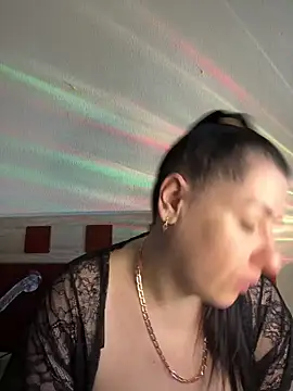 Evelinia online show from September 2025 12:41:01 PM