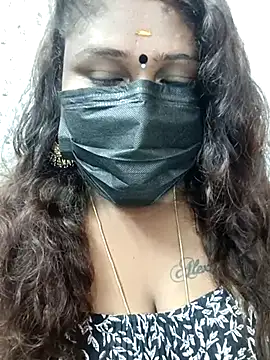 Snapshot of simran21 chatting on February 2025 05:35:01 PM simran21 online show from February 2025 05:35:01 PM