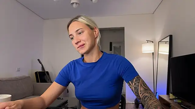 Snapshot of AnneBall chatting on October 2025 03:14:02 PM AnneBall online show from October 2025 03:14:02 PM