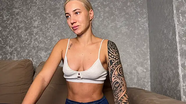 Snapshot of AnneBall chatting on November 2025 06:01:02 AM AnneBall online show from November 2025 06:01:02 AM