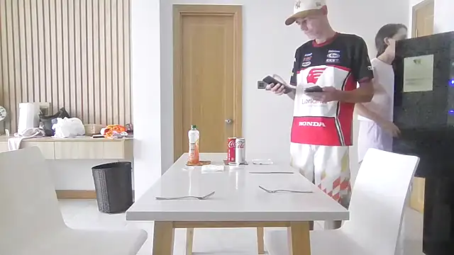 Snapshot of SweetSexySub chatting on October 2025 08:37:01 AM SweetSexySub online show from October 2025 08:37:01 AM