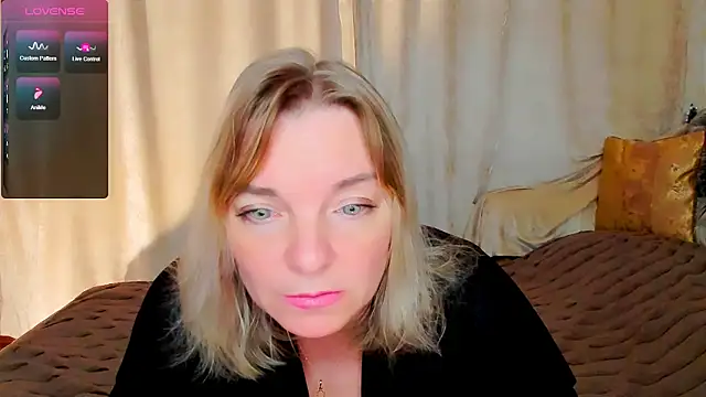 Snapshot of Regina__blue chatting on September 2025 03:57:01 PM Regina blue online show from September 2025 03:57:01 PM