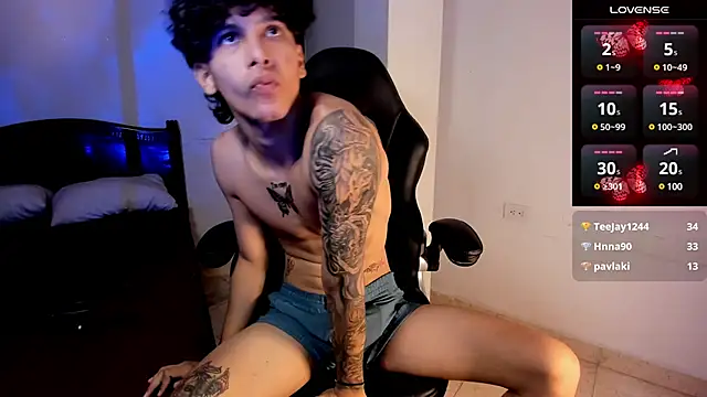 Snapshot of Snakebutterfly chatting on March 2025 05:24:02 AM Snakebutterfly online show from March 2025 05:24:02 AM