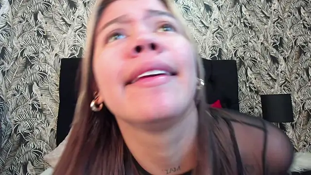 Snapshot of Gissel_Angel chatting on October 2025 08:20:01 PM Gissel Angel online show from October 2025 08:20:01 PM