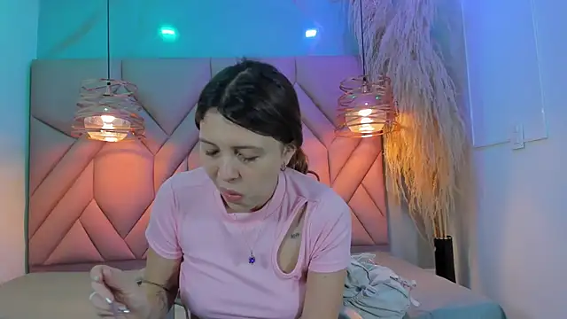 AngelaaCute  online show from December 2024 12:16:01 PM