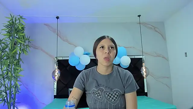 Snapshot of AngelaaCute_ chatting on September 2025 12:10:01 PM AngelaaCute online show from September 2025 12:10:01 PM