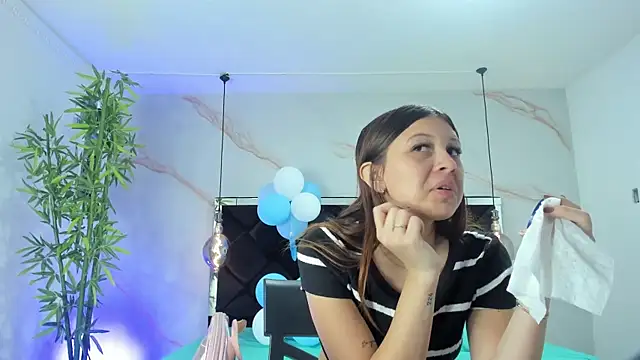 Snapshot of AngelaaCute_ chatting on October 2025 12:11:01 PM AngelaaCute online show from October 2025 12:11:01 PM