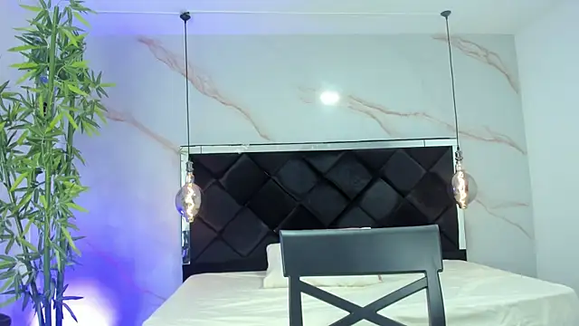 Snapshot of AngelaaCute_ chatting on October 2025 12:13:02 PM AngelaaCute online show from October 2025 12:13:02 PM