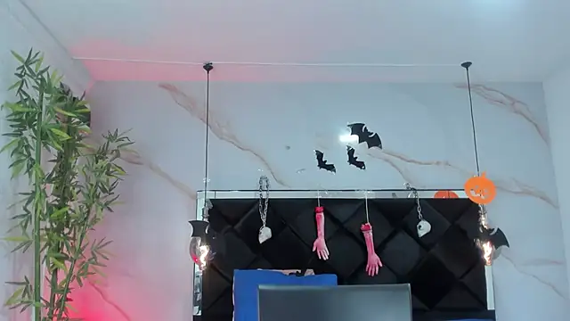 Snapshot of AngelaaCute_ chatting on October 2025 12:09:01 PM AngelaaCute online show from October 2025 12:09:01 PM