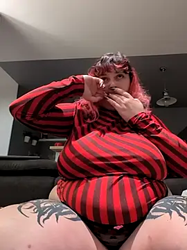 Snapshot of LadyRochester chatting on October 2025 01:13:02 AM LadyRochester online show from October 2025 01:13:02 AM