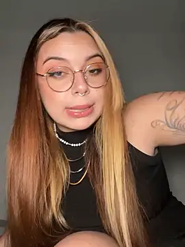 Snapshot of NatyOlson chatting on October 2025 03:36:02 AM NatyOlson online show from October 2025 03:36:02 AM