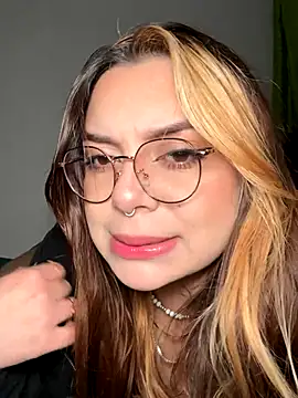 Snapshot of NatyOlson chatting on October 2025 03:01:02 AM NatyOlson online show from October 2025 03:01:02 AM