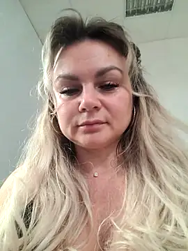 candy queeen online show from October 2025 04:44:02 AM