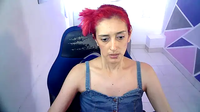 Snapshot of Ruby_Your_Milf chatting on December 2024 06:08:01 PM Ruby Your Milf online show from December 2024 06:08:01 PM