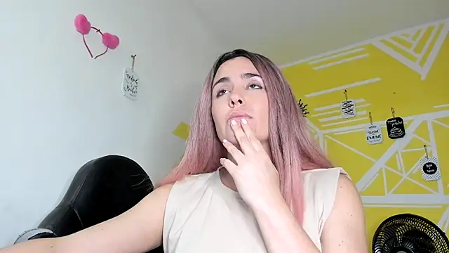 Nikolle Rouss online show from October 2025 12:11:01 AM