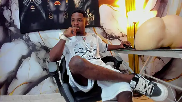 Snapshot of Thomas_shelbys chatting on October 2025 03:40:01 AM Thomas shelbys online show from October 2025 03:40:01 AM