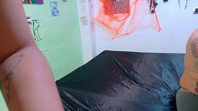 Snapshot of clydexxxbunny chatting on October 2025 12:18:01 AM clydexxxbunny online show from October 2025 12:18:01 AM