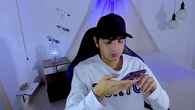 Snapshot of Brand_habes chatting on November 2025 01:44:02 PM Brand habes online show from November 2025 01:44:02 PM