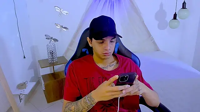 Snapshot of Brand_habes chatting on November 2025 01:55:01 PM Brand habes online show from November 2025 01:55:01 PM