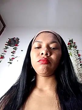 Snapshot of DIORA_Latina chatting on October 2025 04:13:01 AM DIORA Latina online show from October 2025 04:13:01 AM