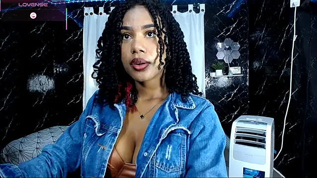 Snapshot of Hillary_queen chatting on September 2025 12:54:01 PM Hillary queen online show from September 2025 12:54:01 PM