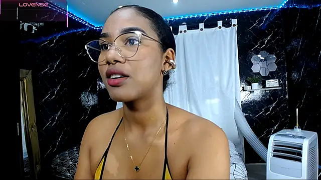 Snapshot of Hillary_queen chatting on October 2025 12:46:02 PM Hillary queen online show from October 2025 12:46:02 PM