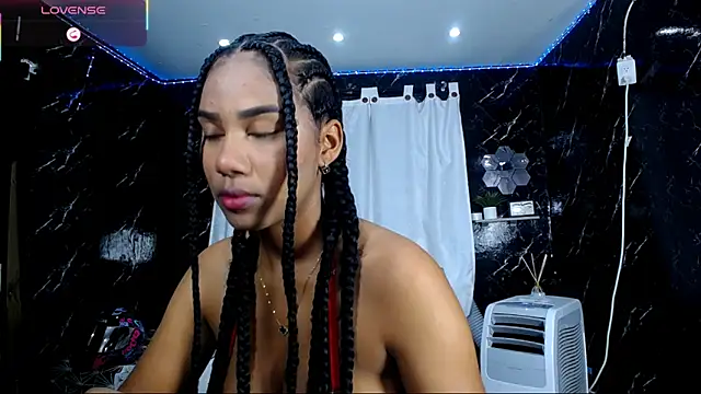 Snapshot of Hillary_queen chatting on October 2025 12:47:01 PM Hillary queen online show from October 2025 12:47:01 PM