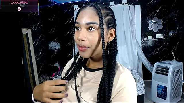 Snapshot of Hillary_queen chatting on October 2025 12:38:01 PM Hillary queen online show from October 2025 12:38:01 PM