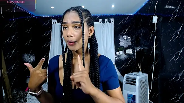 Snapshot of Hillary_queen chatting on October 2025 12:41:02 PM Hillary queen online show from October 2025 12:41:02 PM