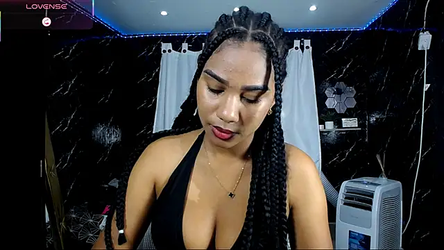 Snapshot of Hillary_queen chatting on October 2025 12:50:01 PM Hillary queen online show from October 2025 12:50:01 PM