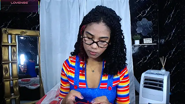 Snapshot of Hillary_queen chatting on November 2025 12:29:02 PM Hillary queen online show from November 2025 12:29:02 PM