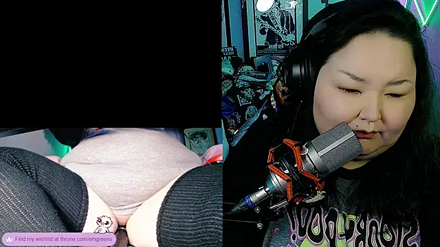 Snapshot of EmGreens chatting on October 2025 03:25:01 AM EmGreens online show from October 2025 03:25:01 AM