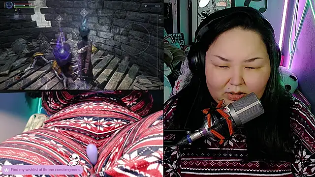 Snapshot of EmGreens chatting on November 2025 04:34:01 AM EmGreens online show from November 2025 04:34:01 AM