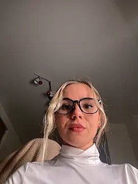 SkyBriii online show from December 2024 04:14:02 PM