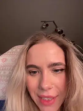SkyBriii online show from March 2025 06:08:02 PM