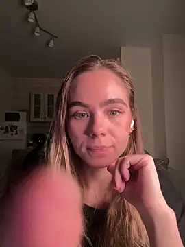 SkyBriii online show from October 2025 07:03:01 PM