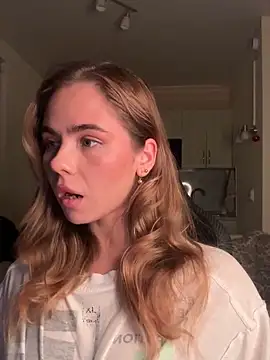 SkyBriii online show from October 2025 06:15:01 PM