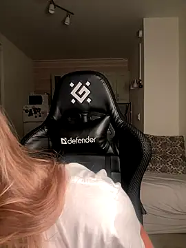 SkyBriii online show from October 2025 07:37:02 PM