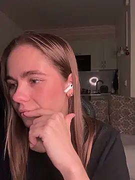 SkyBriii online show from November 2025 07:35:02 PM