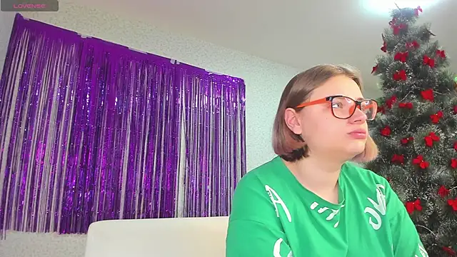 Seductive She Wolf online show from December 2024 01:28:01 PM