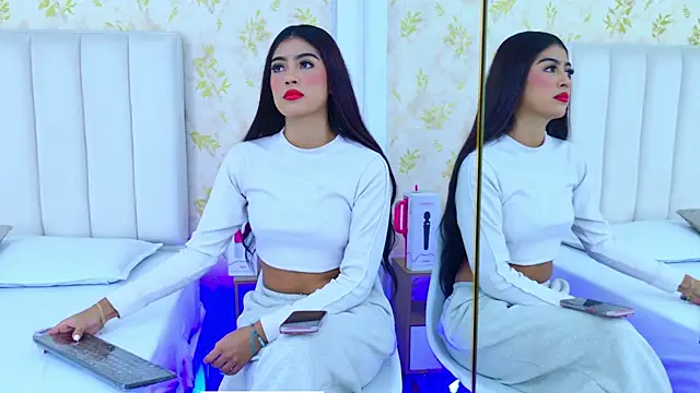 Mia-Monroe online show from October 2025 07:44:02 PM