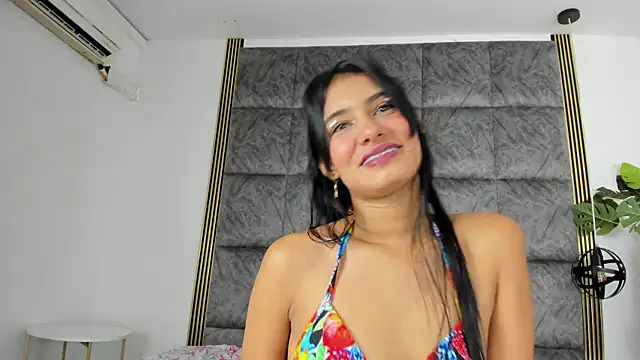 LaurenRodriiguez online show from January 2025 12:47:01 PM