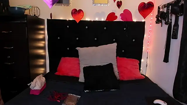 Taylorbdsm online show from February 2025 07:42:02 PM