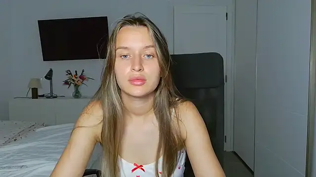 Snapshot of Submissive_love chatting on October 2025 06:08:01 PM Submissive love online show from October 2025 06:08:01 PM