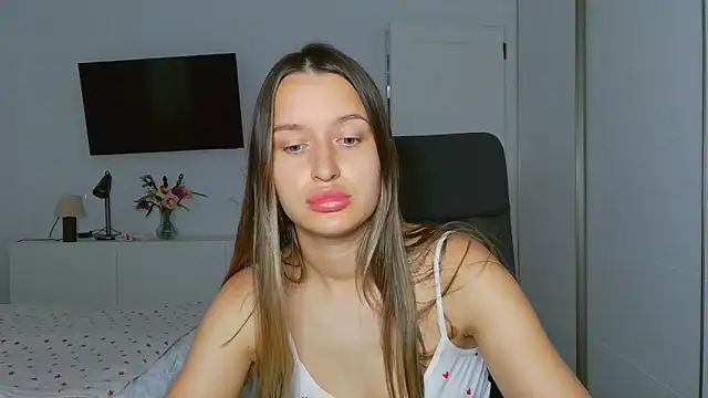 Snapshot of Submissive_love chatting on October 2025 03:57:02 PM Submissive love online show from October 2025 03:57:02 PM