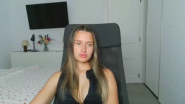 Snapshot of Submissive_love chatting on October 2025 10:45:02 PM Submissive love online show from October 2025 10:45:02 PM