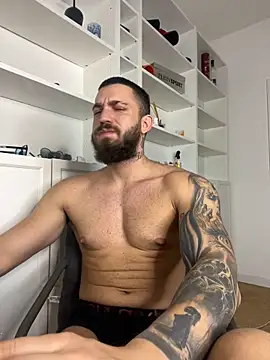 Snapshot of LoveIsBlind_ chatting on October 2025 04:09:02 AM LoveIsBlind online show from October 2025 04:09:02 AM