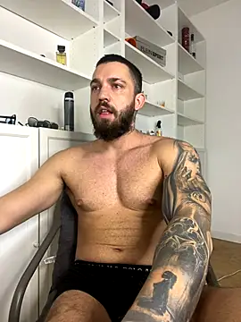 Snapshot of LoveIsBlind_ chatting on October 2025 07:39:01 AM LoveIsBlind online show from October 2025 07:39:01 AM