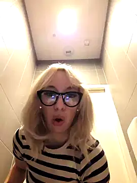 Snapshot of Giuliana_baby chatting on February 2025 08:40:01 AM Giuliana baby online show from February 2025 08:40:01 AM