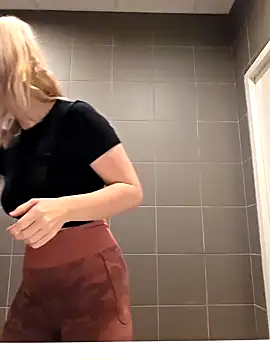 Snapshot of Giuliana_baby chatting on February 2025 09:00:01 AM Giuliana baby online show from February 2025 09:00:01 AM